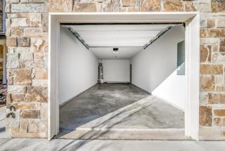 Stylish townhome near AT&T Stadium, Globe Life, Six Flags & More - 1