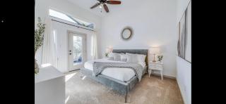 Stylish townhome near AT&T Stadium, Globe Life, Six Flags & More - Arlington - 1