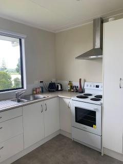 Peaceful Riverfront cottage in small northland town - 4