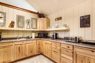 Lakehills Cabin with Fire Pit, Near Medina Lake! - Lakehills - 5