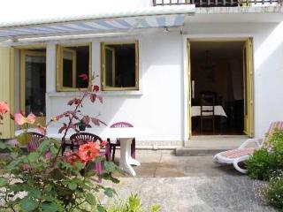 Maison F6 en centre-ville de Royan, à 150m de la plage, avec garage et jardin - FR-1-71-55 - Royan - 0