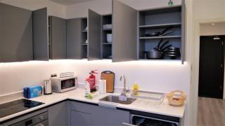 Stylish 2 bedrooms, 2 bathrooms with workspace in Milton Keynes - 3