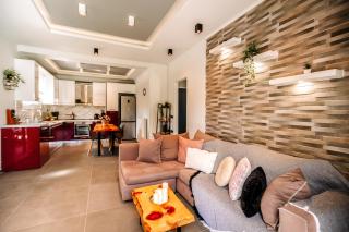 Villa Paulanelas - Nature Retreat Villa with Pool & Jacuzzi Offering Authentic Greek Hospitality - Gaïtánion - 8
