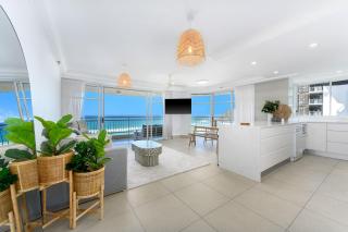 Stunning Views - 15t Floor Unit - Gold Coast - 9