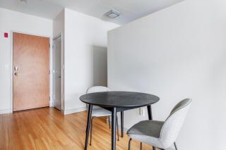 S Boston studio w Gym WD by Seaport on D BOS-351 - 6