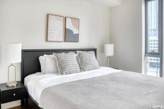 Downtown 2BR w Gym WD BBQ nr Dining Shops SEA-406 - 3