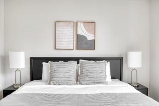 Downtown 2BR w Gym WD BBQ nr Dining Shops SEA-406 - 2