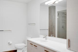 Downtown 1BR w Gym WD BBQ nr Dining Shops SEA-400 - 1