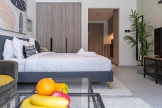 Eclectic Studio with Terrace in Oxford Blvd JVC - Dubai - 4