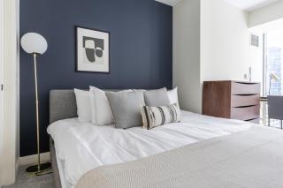 Loop 1BR w Pool Gym nr Financial District CHI-251 - 2