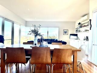 CLASSIC COASTAL ESCAPE Sensational Sea Views - 3
