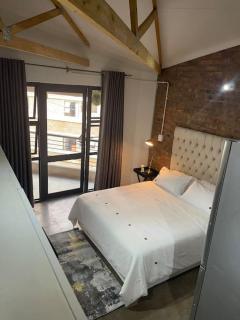 Dream Abodes at Cozy Craftmans Ship, Maboneng - Johannesburg - 6