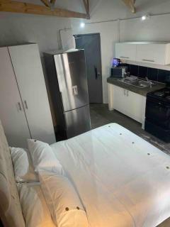 Dream Abodes at Cozy Craftmans Ship, Maboneng - Johannesburg - 3