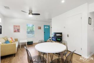 Take Your Pets on The Nearby Trail or Shared Yard - Austin - 8