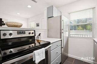 Great Clarksville Condo Near W 6th plus Free Parking - 8