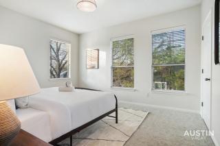 Beautiful King Accommodations, Luxury Linen, and Washer and Dryer - Austin - 8