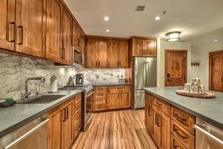 Steps From Heavenly Village & Gondola-Luxury 3Br Residence Condo - South Lake Tahoe - 5