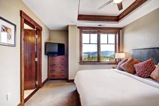 One Ski Hill Place S8412 - 1