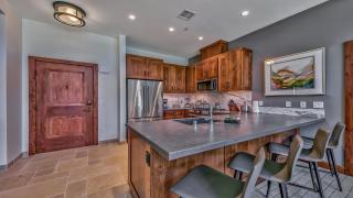 Luxury 2Br Residence Steps From Heavenly Village & Gondola Condo - South Lake Tahoe - 3