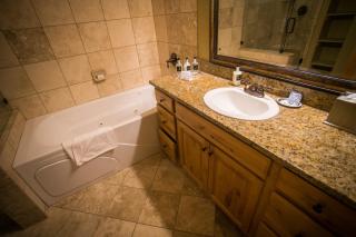 Stay in Comfort while Enjoying Valley Views - Park City - 1