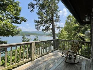 C18, Two bedroom, two bath log-sided loft Harbor North luxury loft cottage with hot tub cottage - Mount Ida - 8