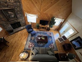C18, Two bedroom, two bath log-sided loft Harbor North luxury loft cottage with hot tub cottage - Mount Ida - 7