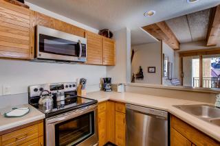 Updated 2 Br With View Of Lifts Condo - 7