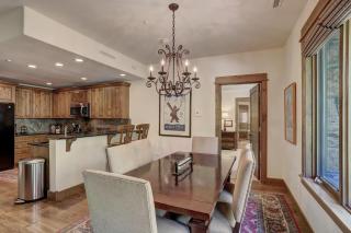 Elegant Updated 3 Bedroom Condo At One Arrowhead Place Condo - 7