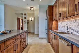 Luxury Three Bedroom Residence Steps From Heavenly Village Condo - 5