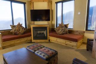 Newly updated in Canyons Village Next to Slopes - Park City - 2