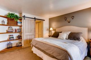 Elegantly Styled Plaza Condo Condo - 6