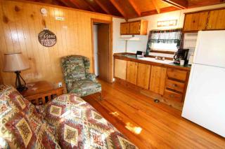Lakefront Cedar Cabin - 8 - 6