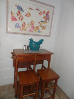 Budget friendly queen studio with full kitchen, two queen beds and sleeper sofa Hotel Room - Mount Ida - 6