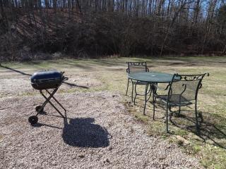 Budget friendly queen studio with full kitchen, two queen beds and sleeper sofa Hotel Room - Mount Ida - 2