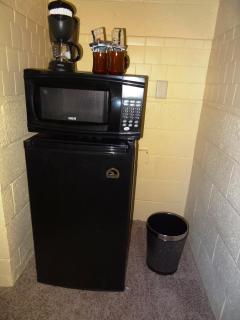 JI8, Queen Guest Room at the Joplin Inn at entrance to the resort Hotel Room - Mount Ida - 7
