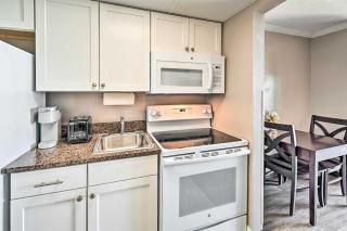 Oceanfront Myrtle Beach Studio with Huge Balcony! - Myrtle Beach - 8