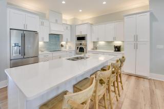 Miramar Beach Retreat with Pool Access and Fireplace! - Destin - 4