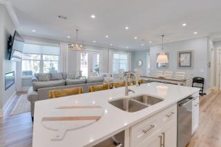 Miramar Beach Retreat with Pool Access and Fireplace! - Destin - 1