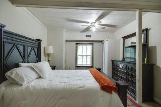 Hazlehurst Vacation Rental with Shared Yard! - 1