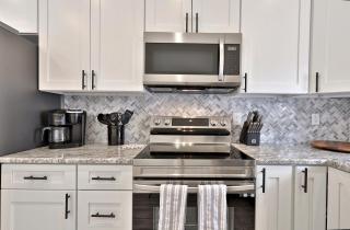 Rutland's Hidden Gem- 2 BR 1BA Renovated Home Close to Everything home - Rutland - 6