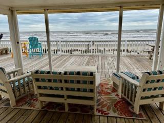 Beachfront Bungalow - 8
