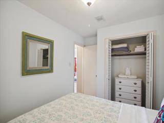 Beachfront Bungalow - 8