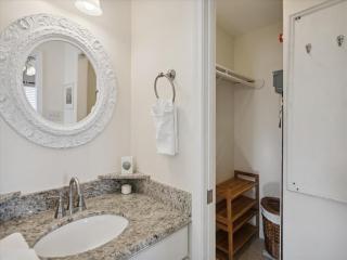 Beachfront Bungalow - Galveston - 7