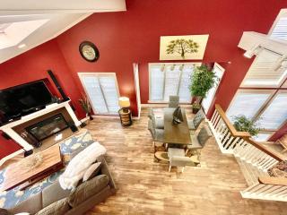 80BPD, Four bedroom, two 1 2 bath log-sided condo with lake view , garage condo - Mount Ida - 3