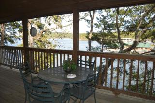 C14, Two bedroom, two bath, log-sided, luxury Harbor North cottage overlooking the lake, cottage - Mount Ida - 8