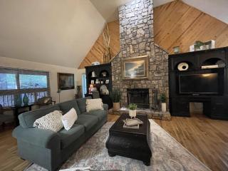 C19, One bedroom luxury, log-sided Couple's Cottage with private hot tub and unique extras cottage - 7