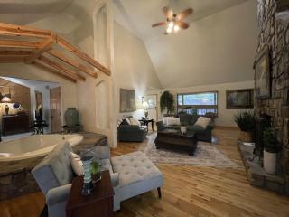 C19, One bedroom luxury, log-sided Couple's Cottage with private hot tub and unique extras cottage - 2