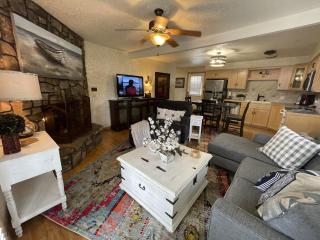 Mountain Harbor Lodge cottage on Lake Ouachita - Mount Ida - 7