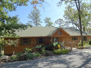 C22, a luxury, three bedroom, three bath Harbor North cottage overlooking the lake cottage - Mount Ida - 0