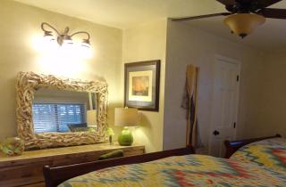 Poolside Queen Cabana with two queen beds, full kitchen and pool access overlooking Lake Ouachita, Hotel Room - Mount Ida - 9